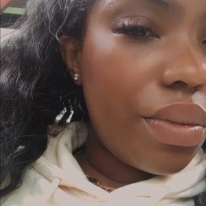 Meet your Posher, Aisha